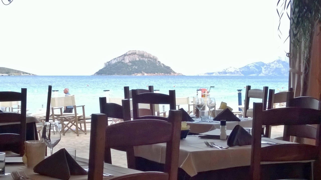 Ansicht vom Strandrestaurant aus Hotel Resort & Spa Baia Caddinas