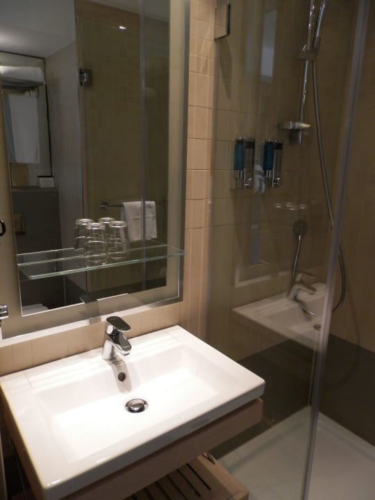 Zimmer 726 - Bad TITANIC Comfort Berlin Mitte