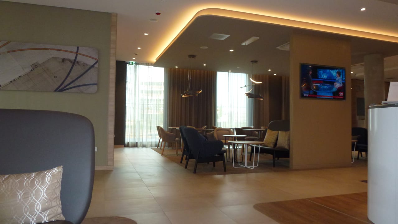 Lobby Hampton By Hilton Frankfurt Airport
