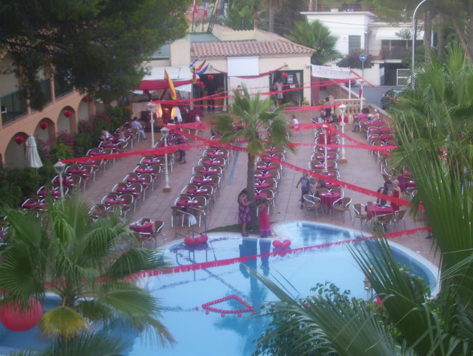 Der Pool an einem der Themenabende Valentin Somni Hotel & Suites