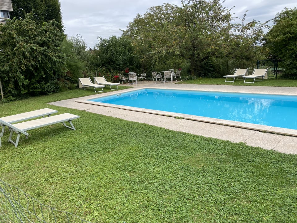 Pool Landhaus & Landsuiten Hoher