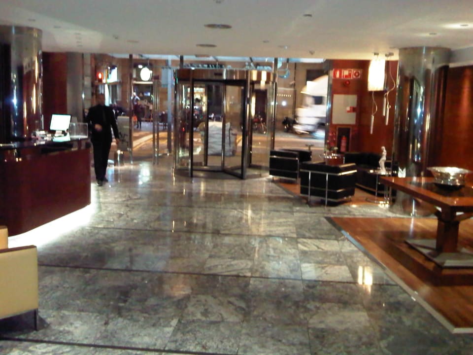 Lobby mit Eingang Hotel Sansi Barcelona