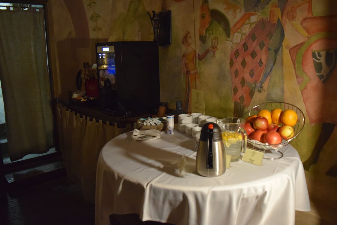 Frühstück in Buffet-Form (Teilansicht). Das Frühstücks-Resta Hotel Reikartz Medievale Lvov