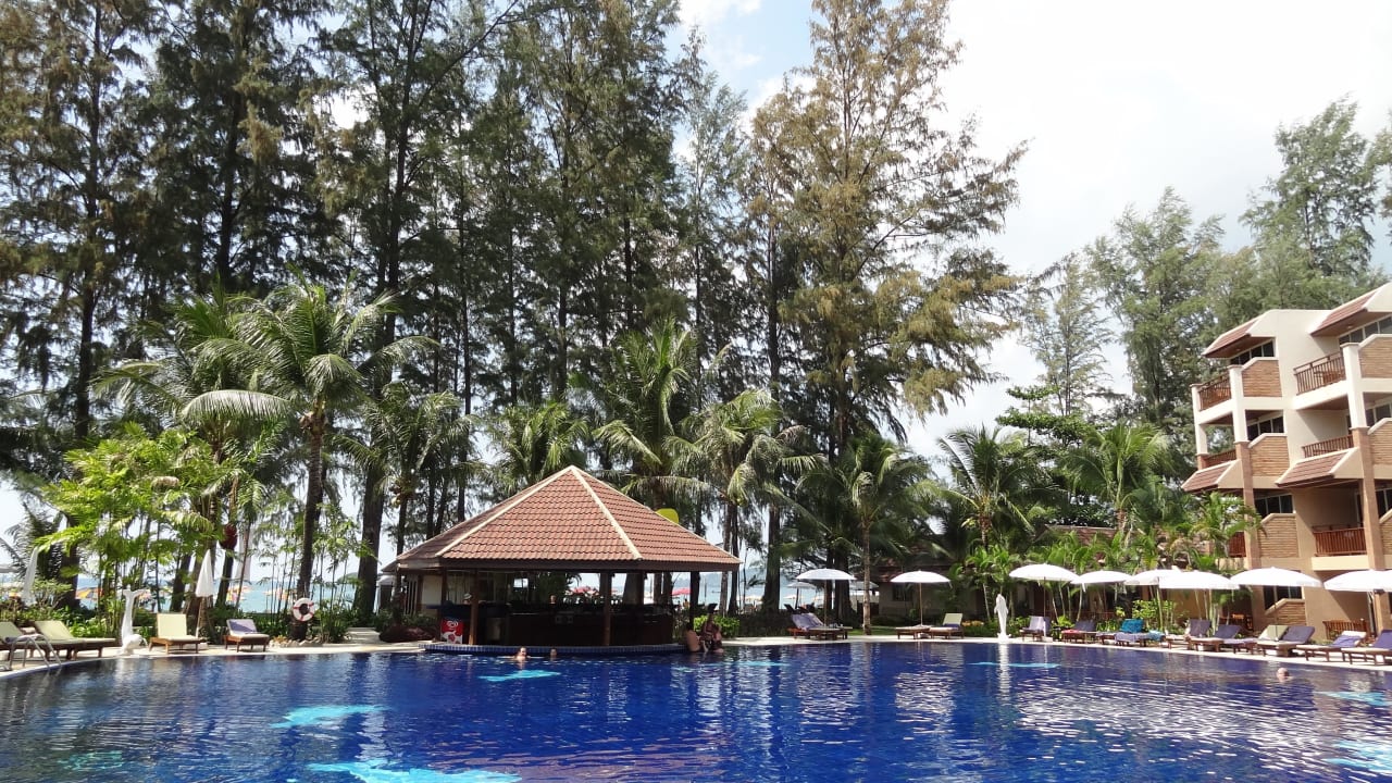 Basen i bar Best Western Premier Bangtao Beach Resort & Spa