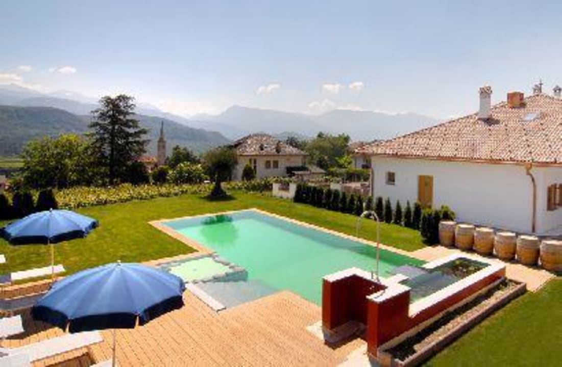 Naturschwimmbecken mit herrlichem Weitblick Traubenhof