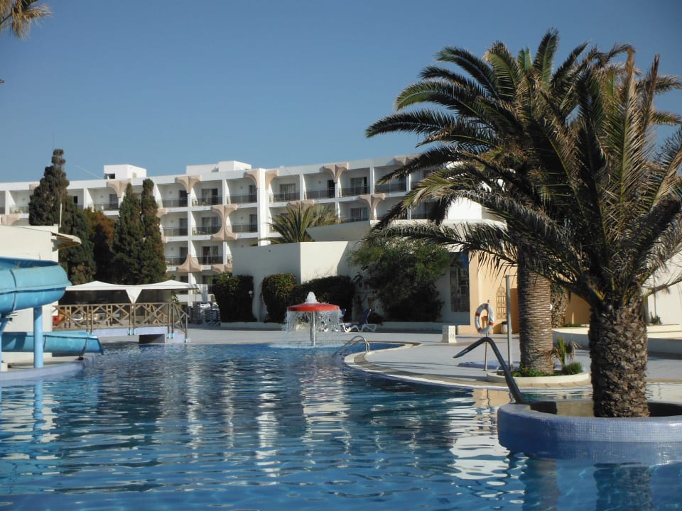 Große Poollandschaft mit Rutsche Royal Lido Resort & Spa