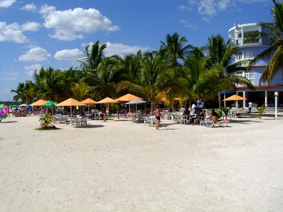 Wenn man am Strand an links geht... BelleVue Dominican Bay
