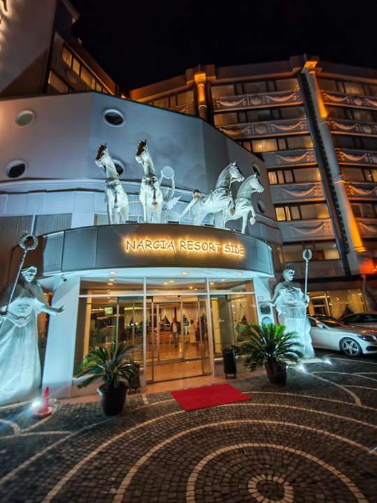 Außenansicht Narcia Resort Side