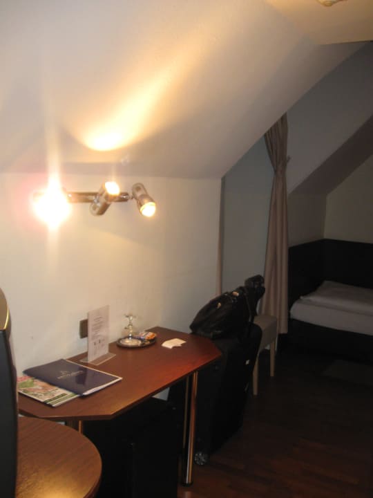 Arbeitstisch Hotel Enziana Wien