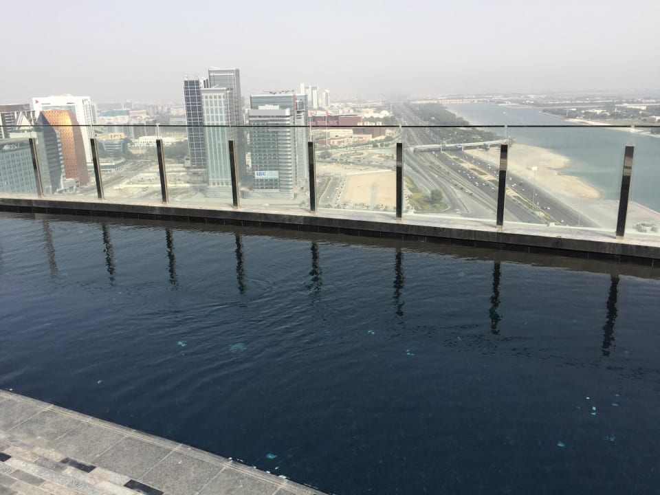 Genauso der Pool Andaz Capital Gate Abu Dhabi - a concept by Hyatt