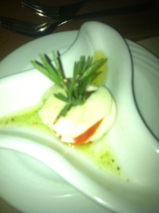 Vorspeise Tomate - Käse im Hauptrestaurant Makadi Spa - Adults only