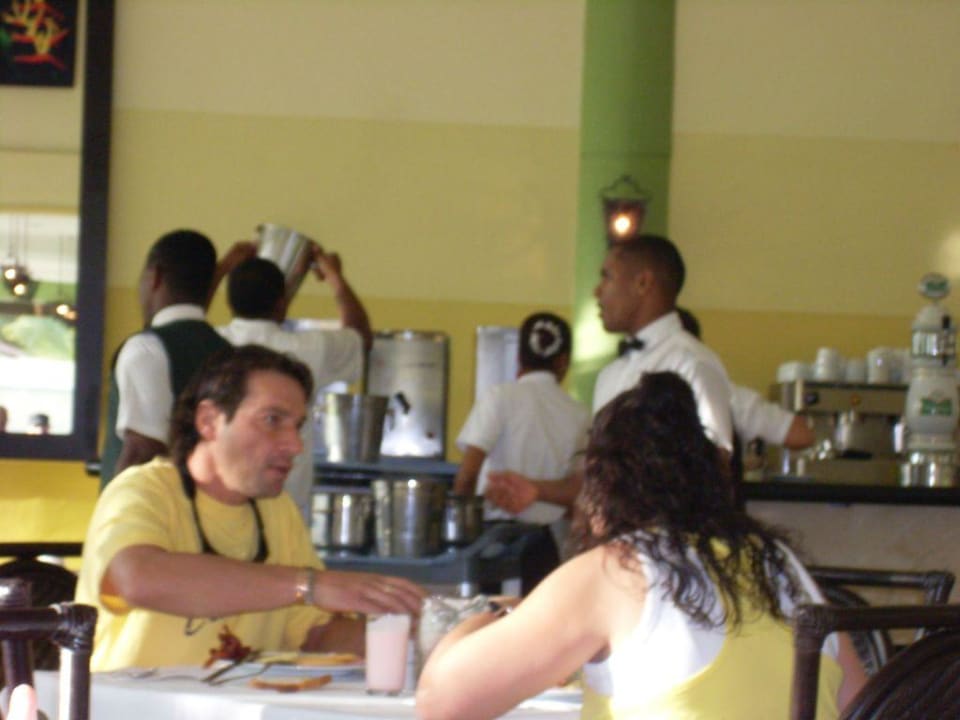 Kaffee-Transport in Sektkühlern Hotel Grand Palladium Palace Resort, Spa & Casino