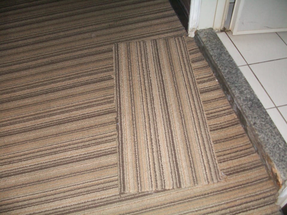 Zerschlissene Teppiche Kevin Business Hotel