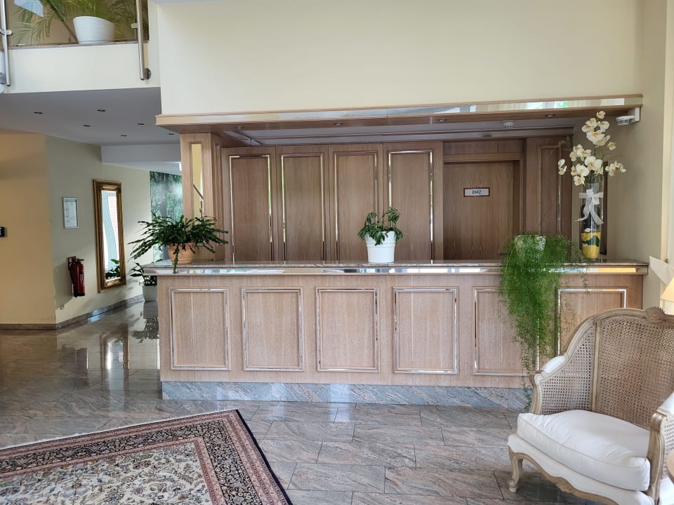Lobby Hotel Perl
