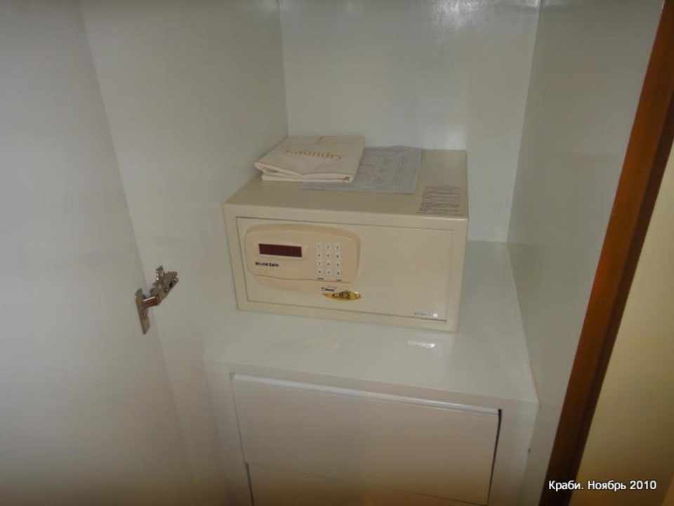 Сейф в номере Avani Ao Nang Cliff Krabi Resort