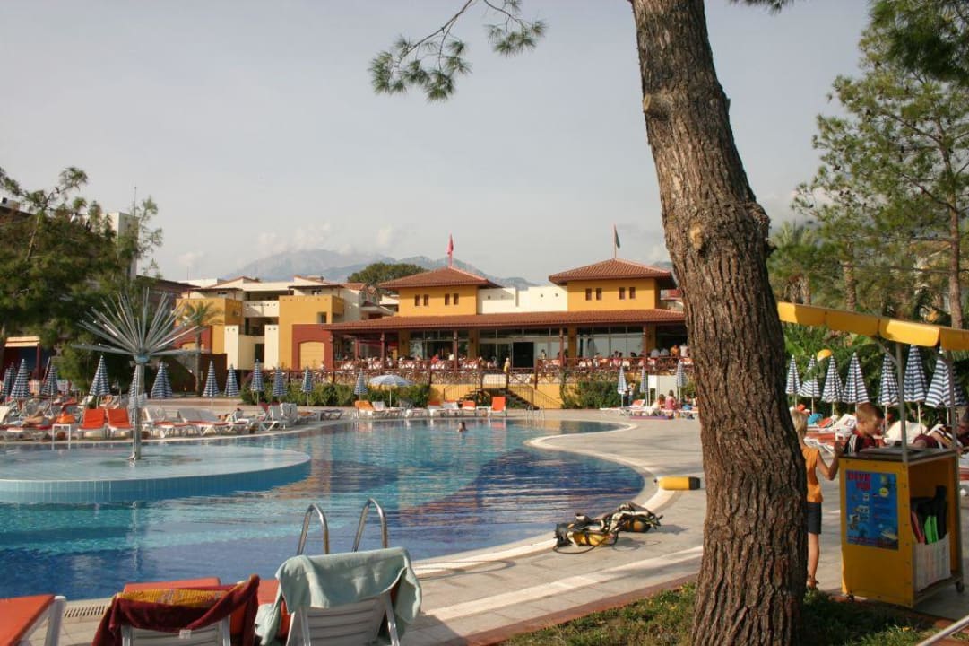 Pool und Restaurant Crystal Aura