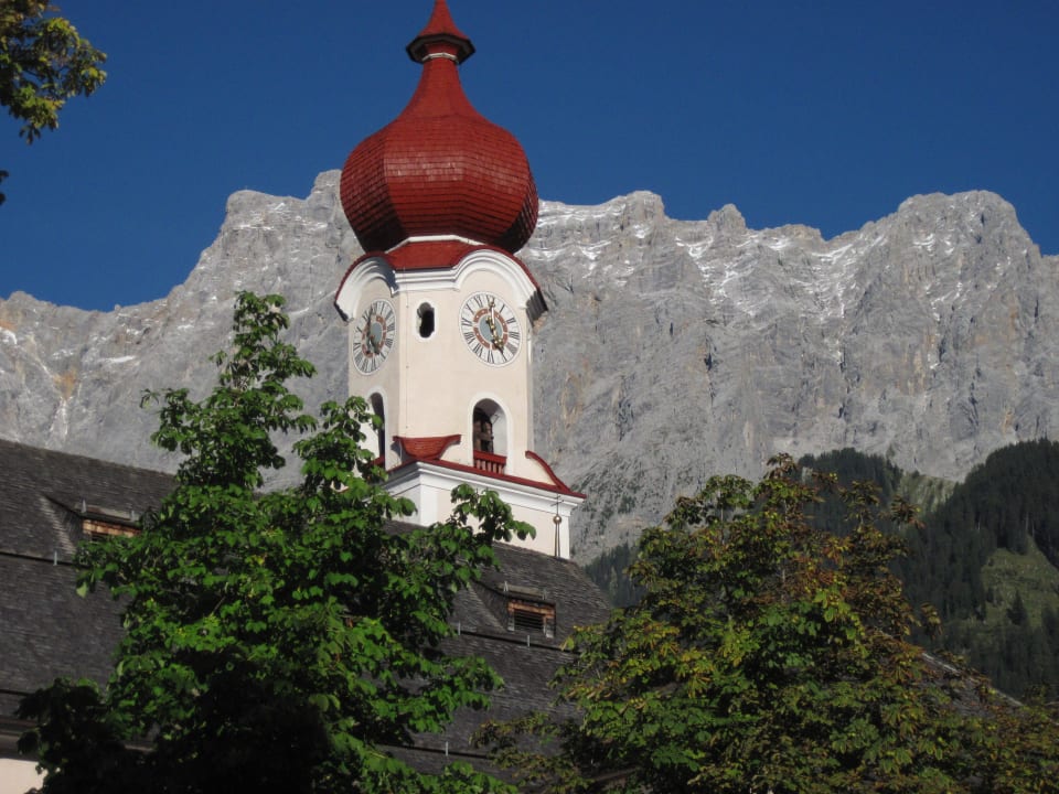 Kirche Ehrwald gegen Zugspitze Ferienhaus Das Bucher