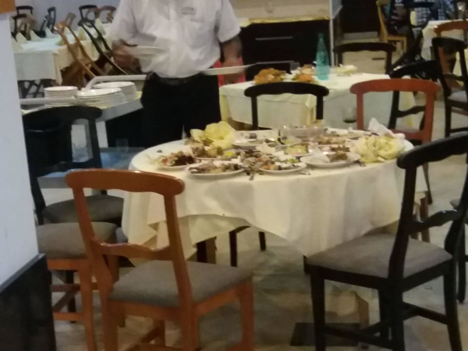 Tisch Algerien nach dem Essen El Mouradi Club Kantaoui