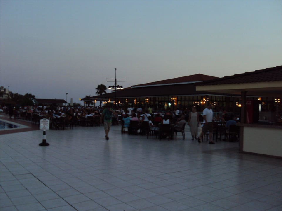 Das Hauptrestaurant wo auch das Buffet ist  Asteria Family Resort Side
