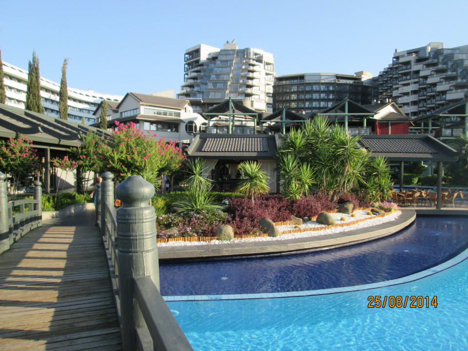 Hotel vom Strand aus Limak Lara Deluxe Hotel & Resort