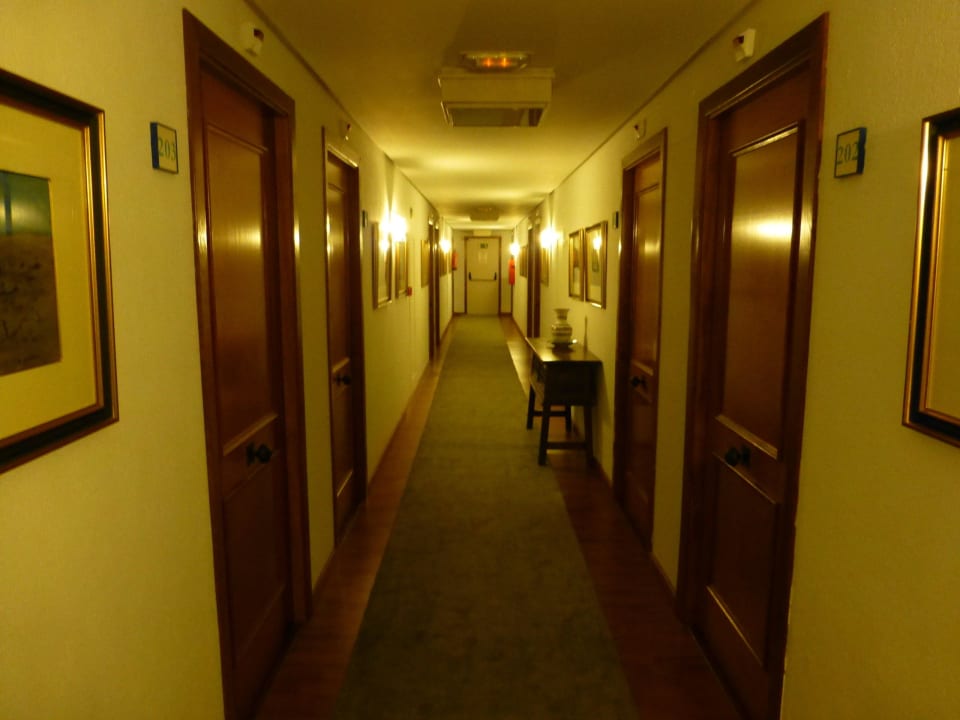 Gänge zu den Zimmern Hotel Parador el Hierro
