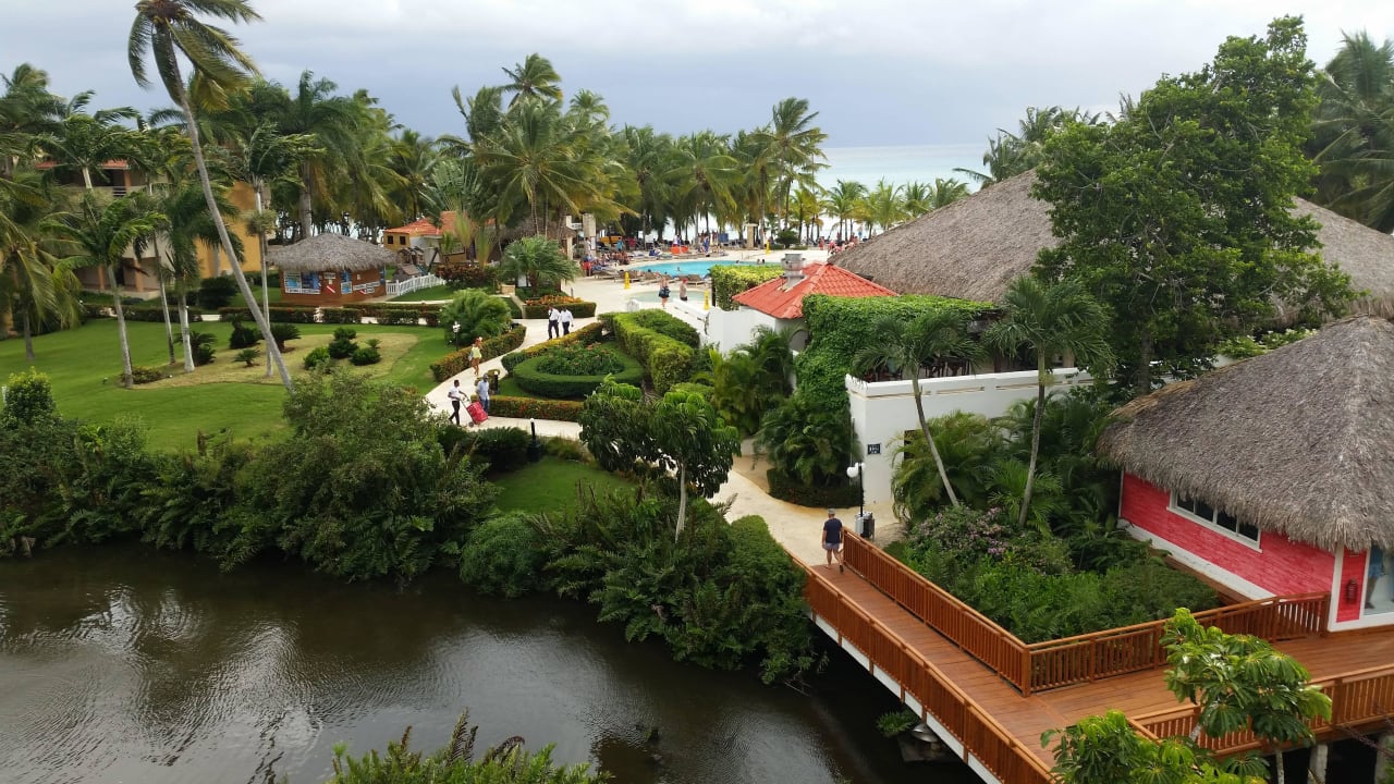 Weg zum Strand und Pool Hotel Viva Dominicus Palace by Wyndham-All Inclusive Resort