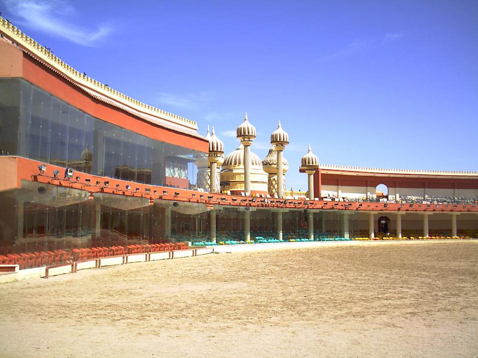 Show - Arena mit klimatisierten Tribünen Pickalbatros Alf Leila Wa Leila Resort - Neverland Hurghada