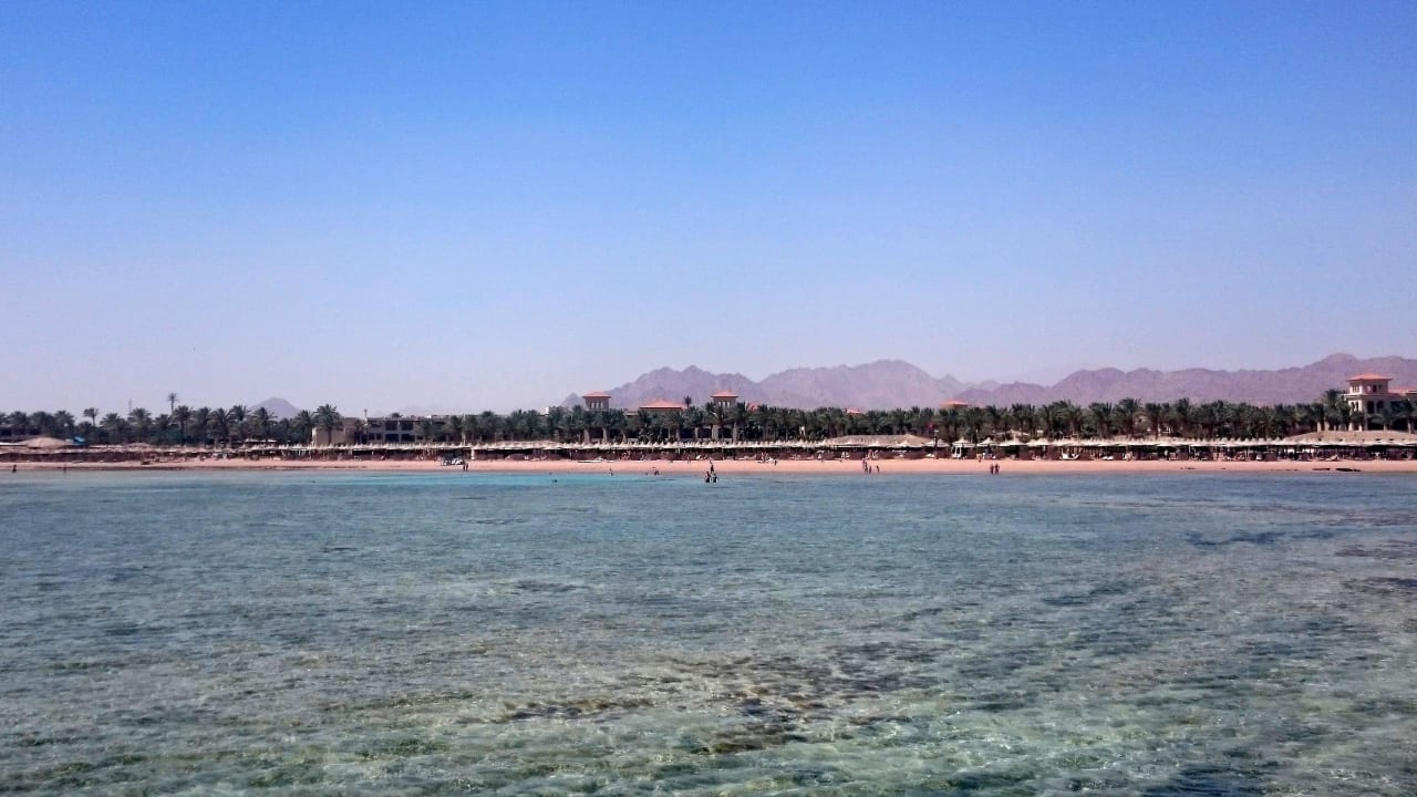 Widok z morza na hotel JAZ Mirabel Beach