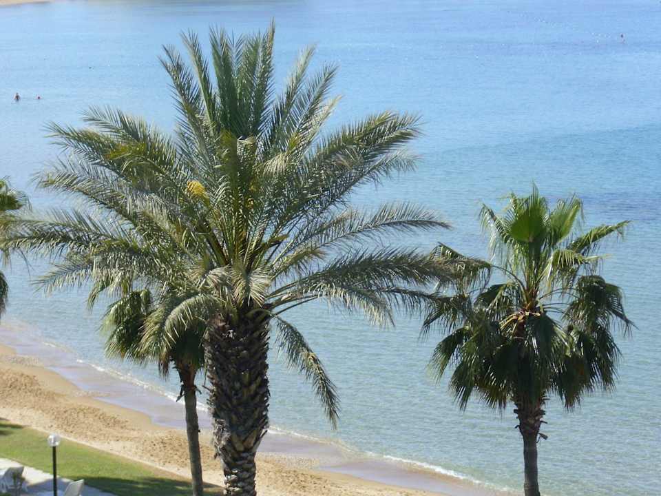Direkter BlicK vom Balkon in dem Urlaub Aska Hotel Just in Beach