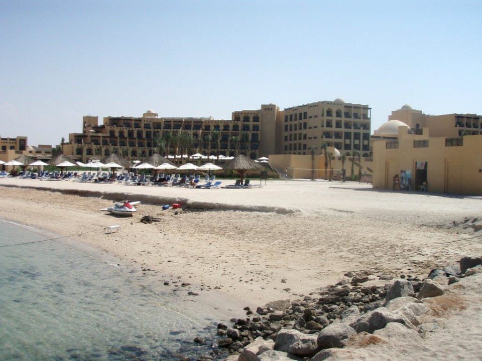 Hotel vom Strand aus Rixos Al Mairid Ras Al Khaimah