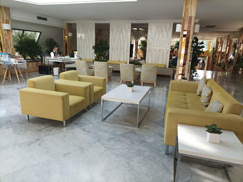 Lobby Hotel Exagon Park