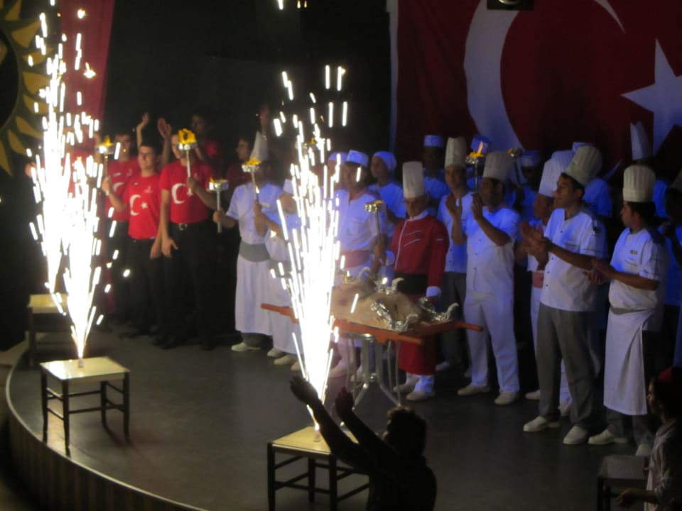 Die Abendshow Saphir Resort & Spa