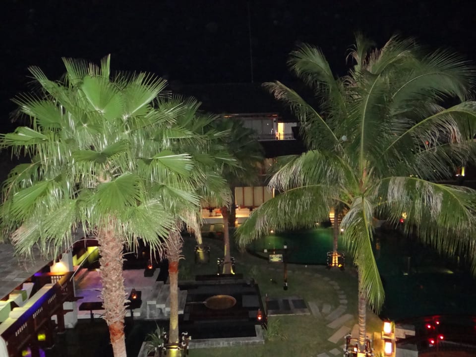 Blick im Dunklen vom Balkon Hotel Mai Samui Beach Resort & Spa