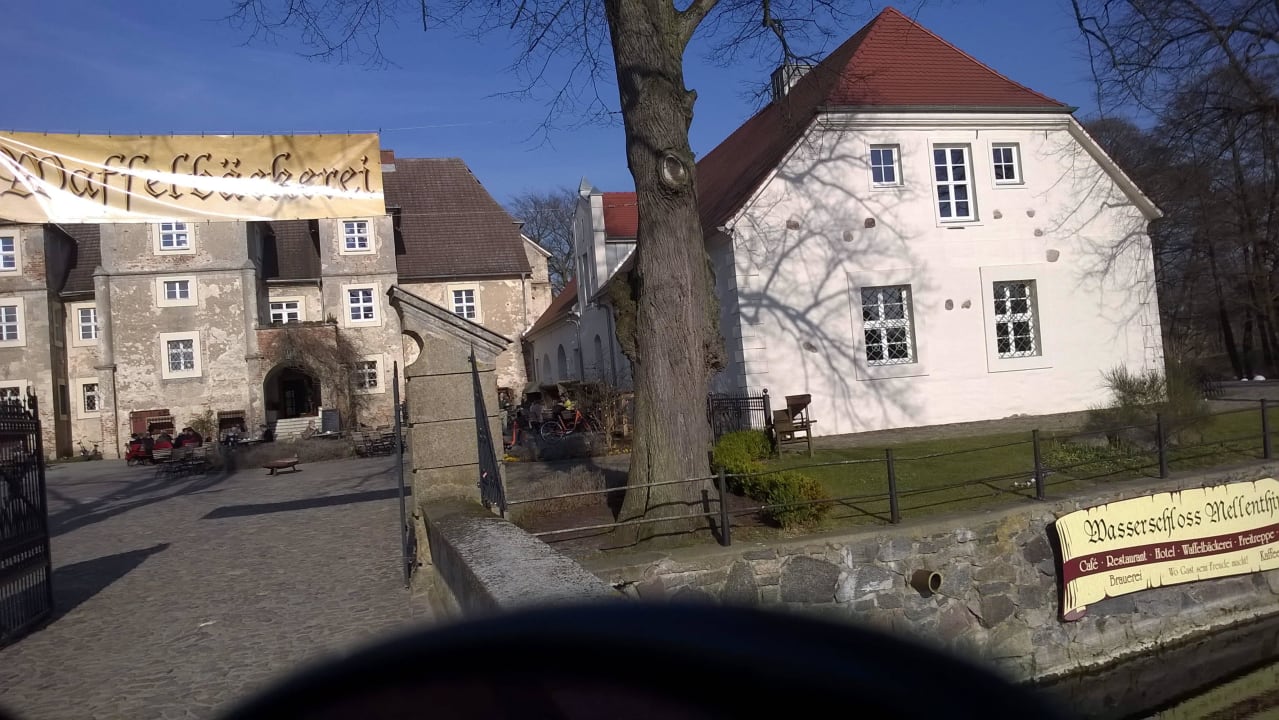 Vom Parkplatz aus Wasserschloss Mellenthin