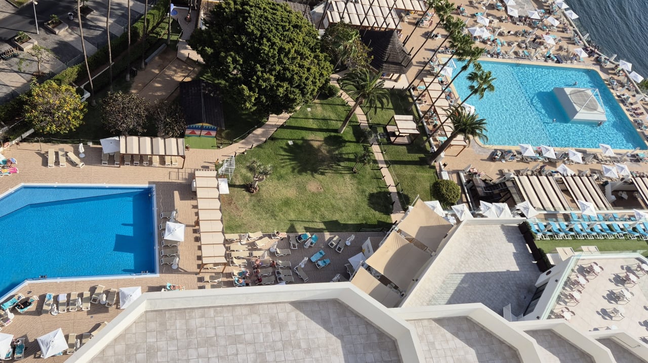 Pool Iberostar Waves Bouganville Playa