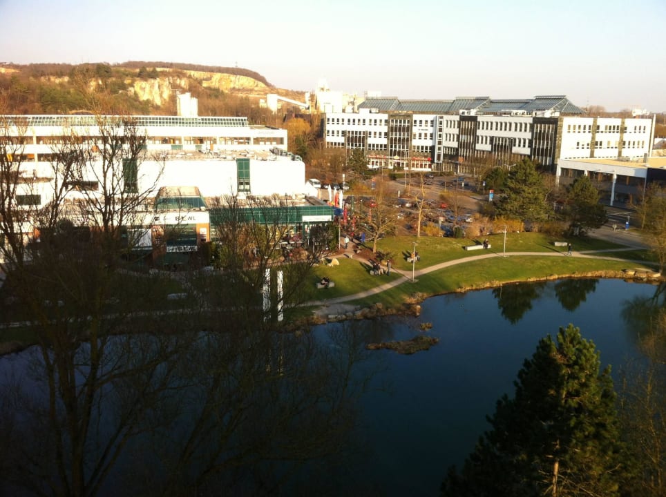Blick zum Bowling Center ACHAT Hotel Regensburg im Park