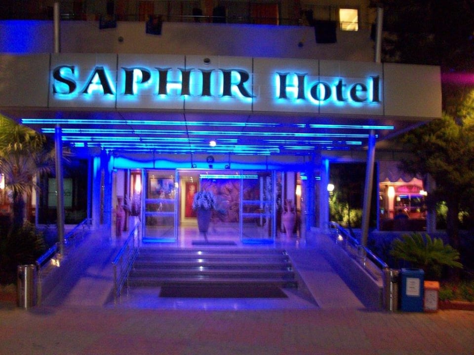 Haupteingang Saphir Hotel & Villas