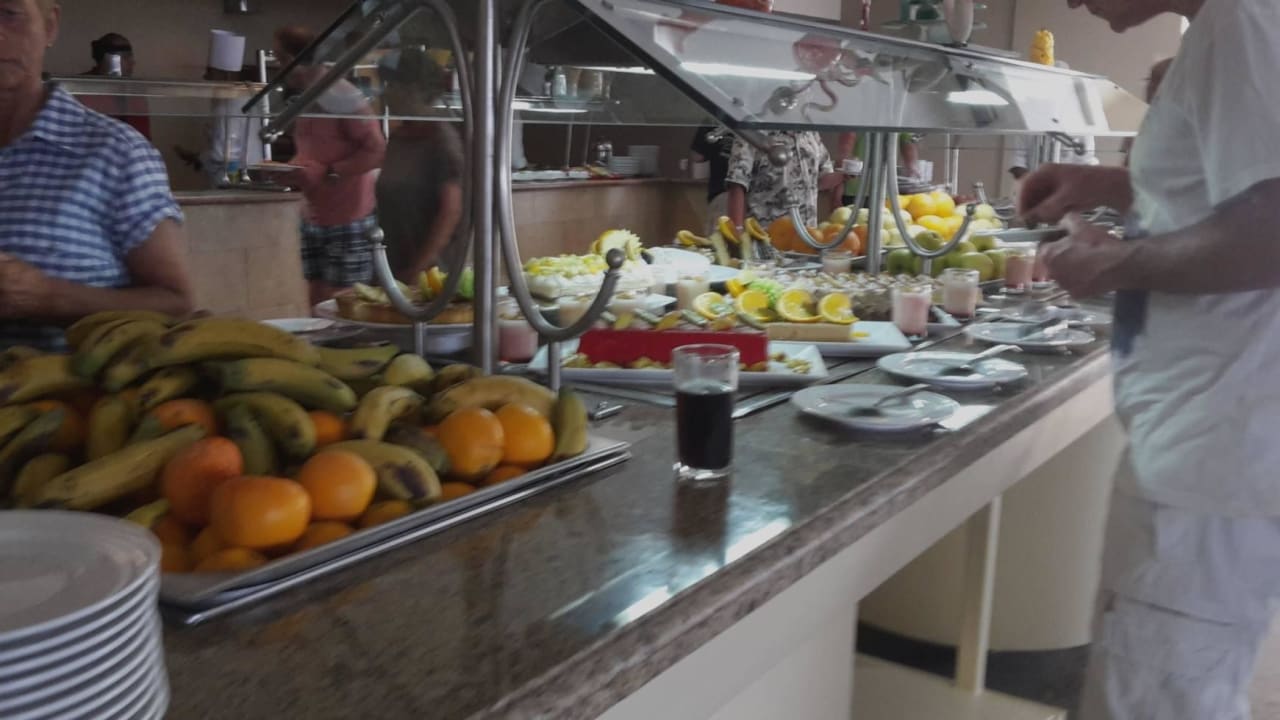 Restaurant Three Corners Equinox Beach Resort