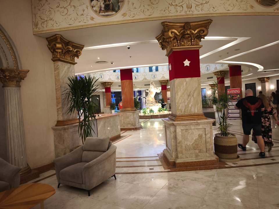 Lobby Hotel Titanic Palace