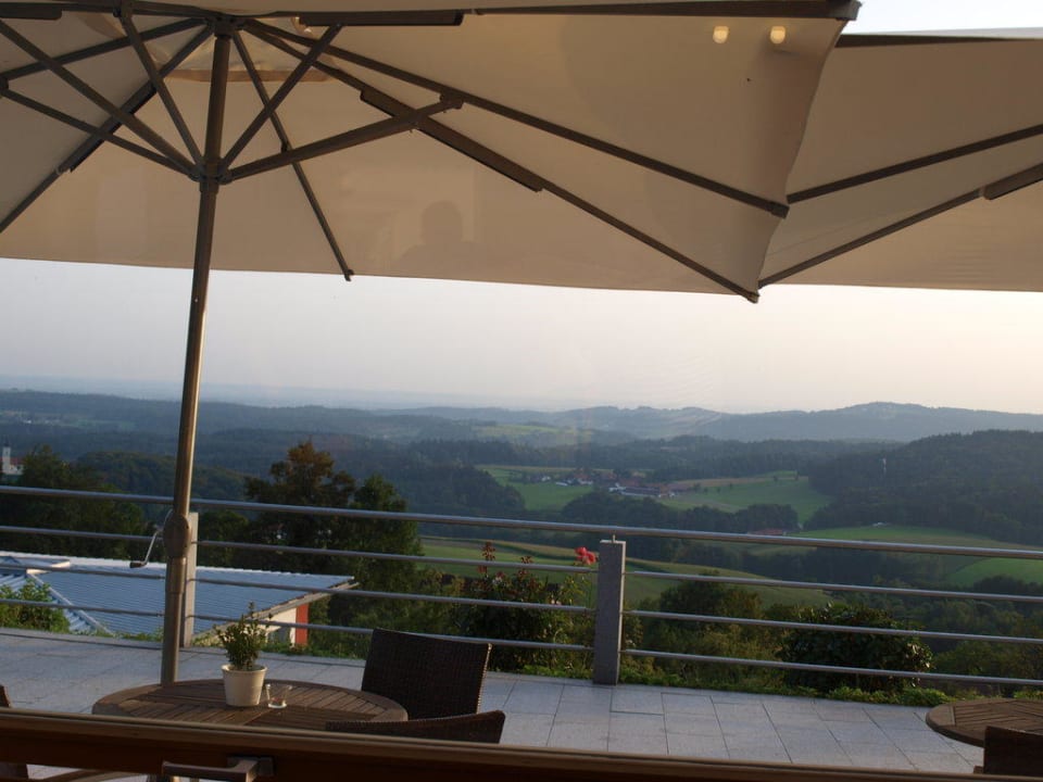 Blick am Abend von der Terrasse Thula Wellnesshotel Bayerischer Wald