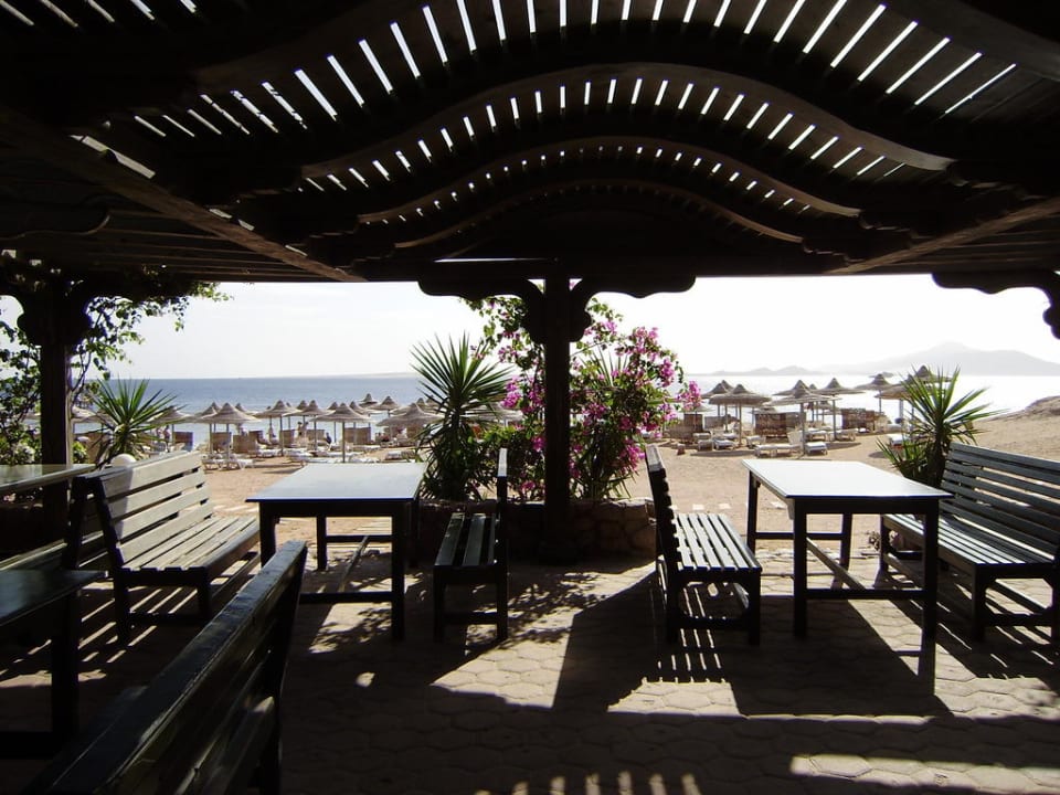 Strandbar mit Restaurant Charmillion Club Resort