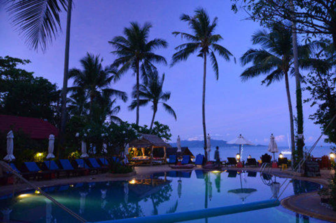 Вечерний пляж Lawana Resort