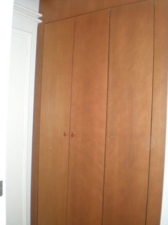 Kleiderschrank Hotel El Fell Resort & Spa