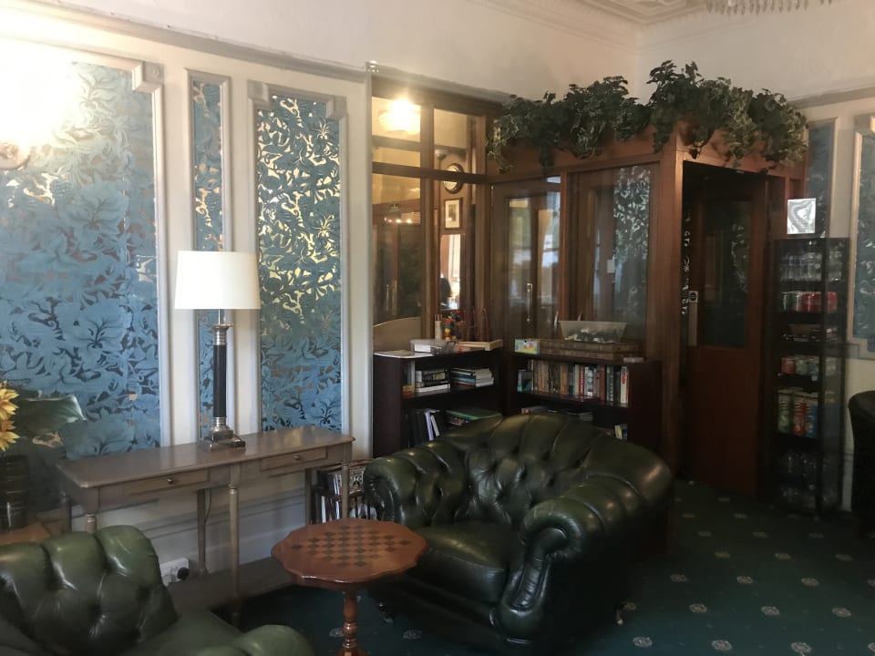 Lobby Hotel London Visitors