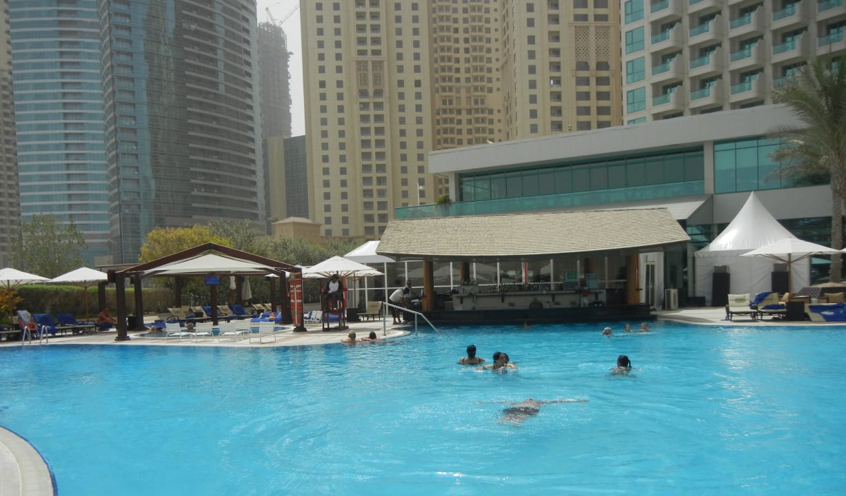Pool im Hotel Hilton Dubai Jumeirah