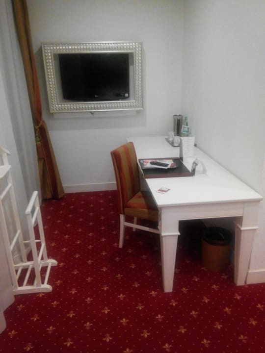 Schreibtisch Hotel Unique Dortmund Hauptbahnhof