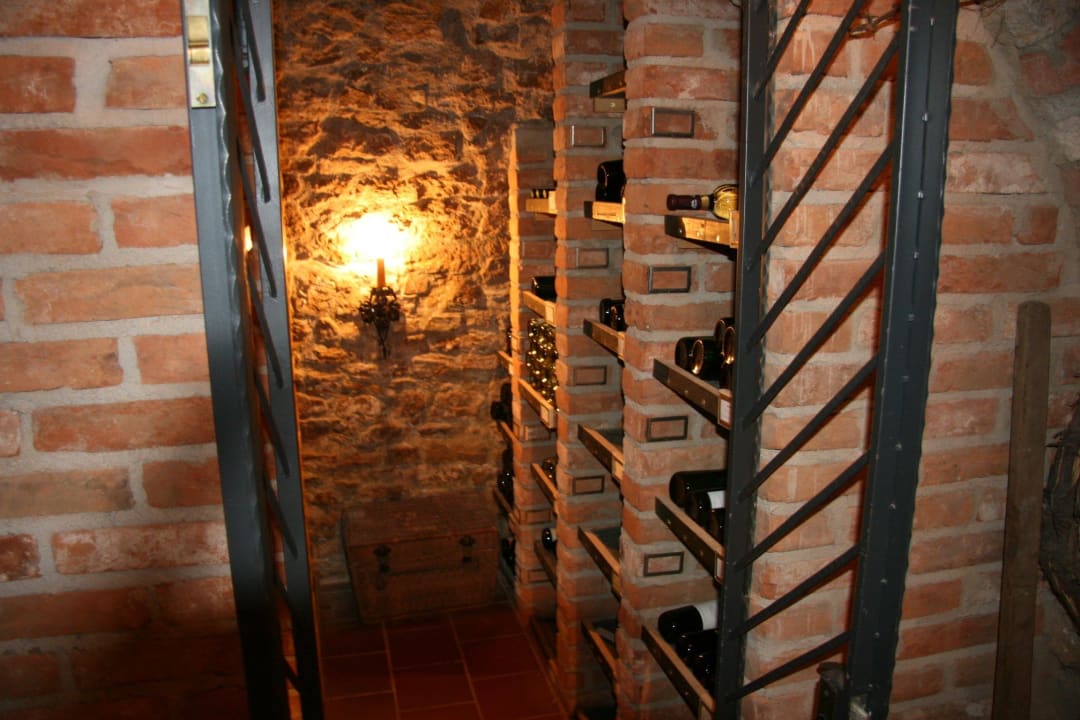 Im historischen Weinkeller. Hotel Unstruttal