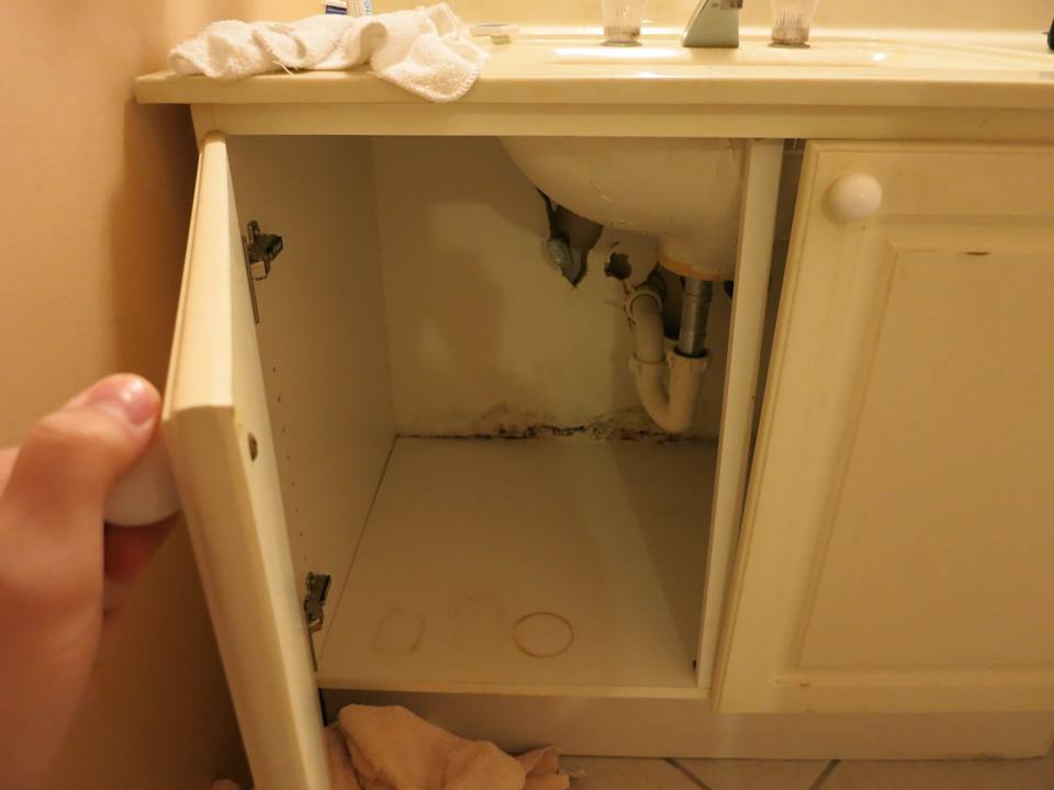 Badezimmerschrank Motel Conty's