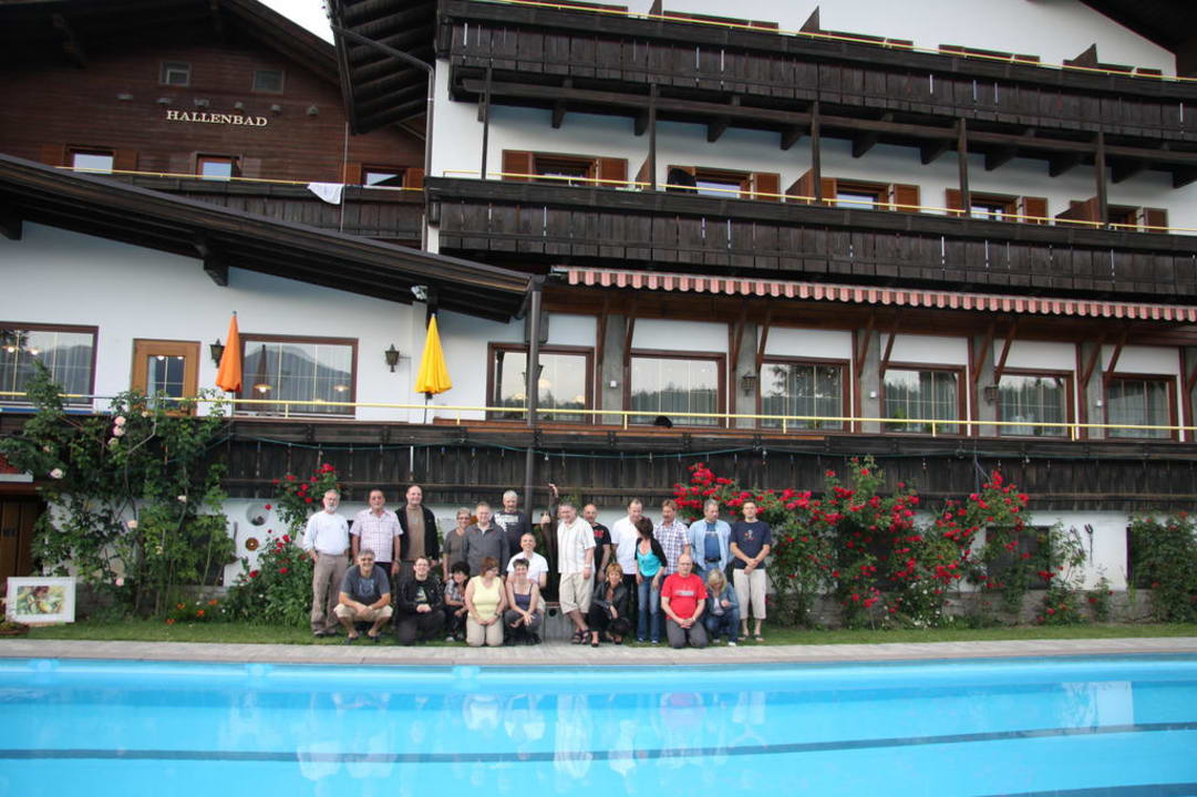 Hotel mit Pool und unsere Gruppe Hotel Edy Gasthof