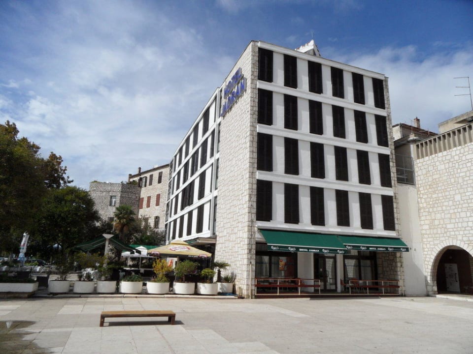 Außenansicht Hotel Jadran Sibenik
